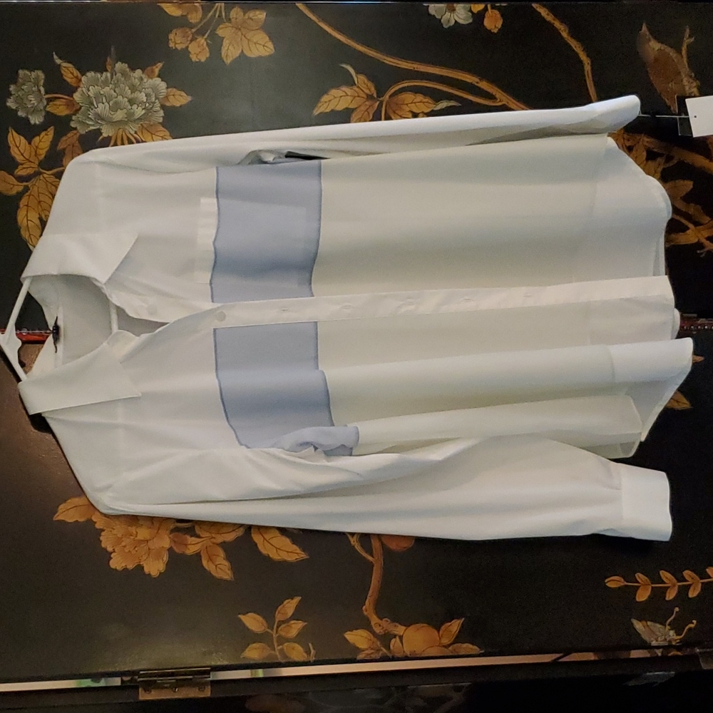 Elegant and sporty long sleeved short, cotton and silk blend, really soft.